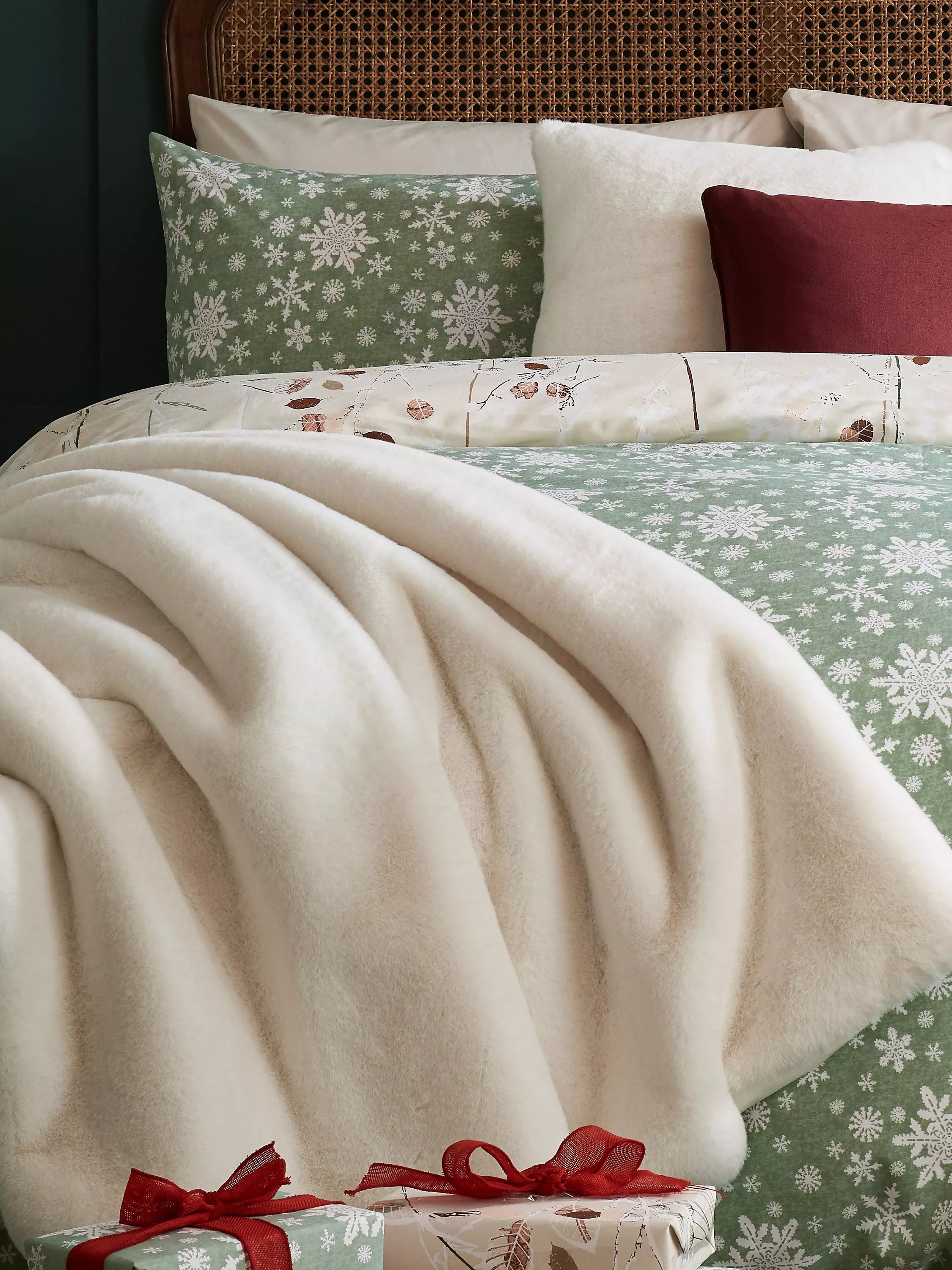 Laura Ashley Newland Throw, Bright White